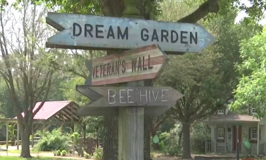 East Texas Arboretum & Botanical Society in Athens ... the Dream Garden, Veteran's Wall and Bee Hive