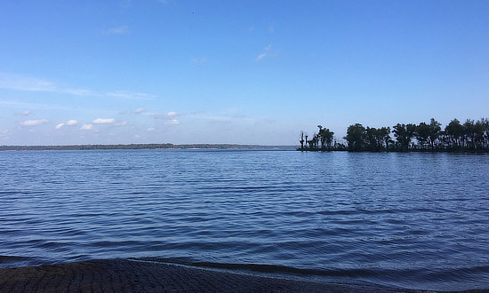 A blue-sky day on Wright Patman Lake in East Texas