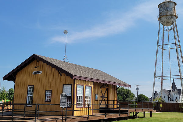 Exterior view of the Anna Depot and Museum in North Texas
